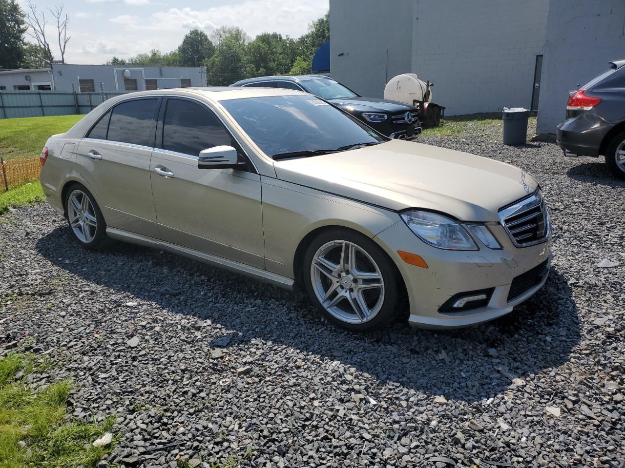 2011 Mercedes-Benz E 550 4Matic - Image 4