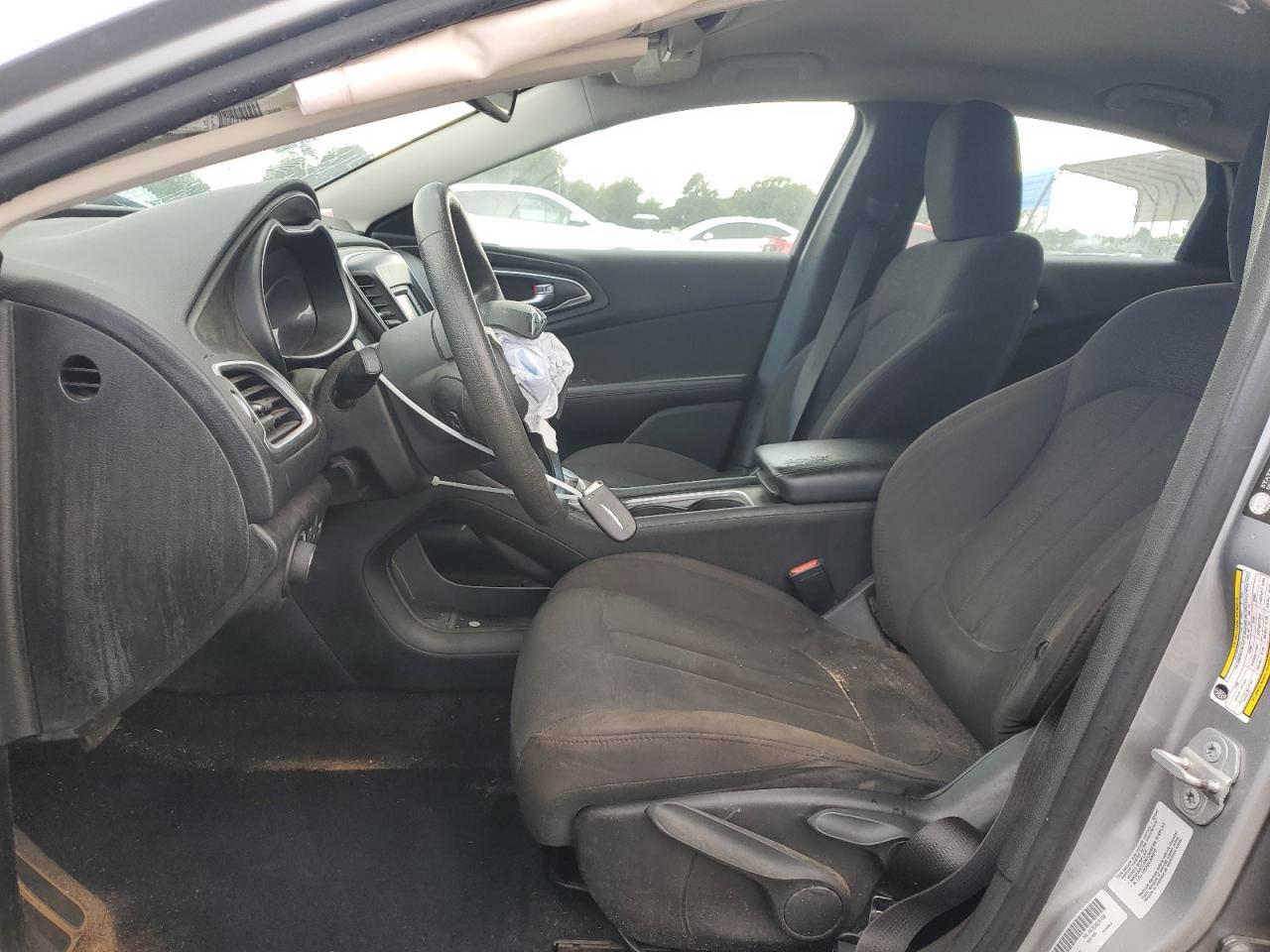 2015 Chrysler 200 Limited - Image 7