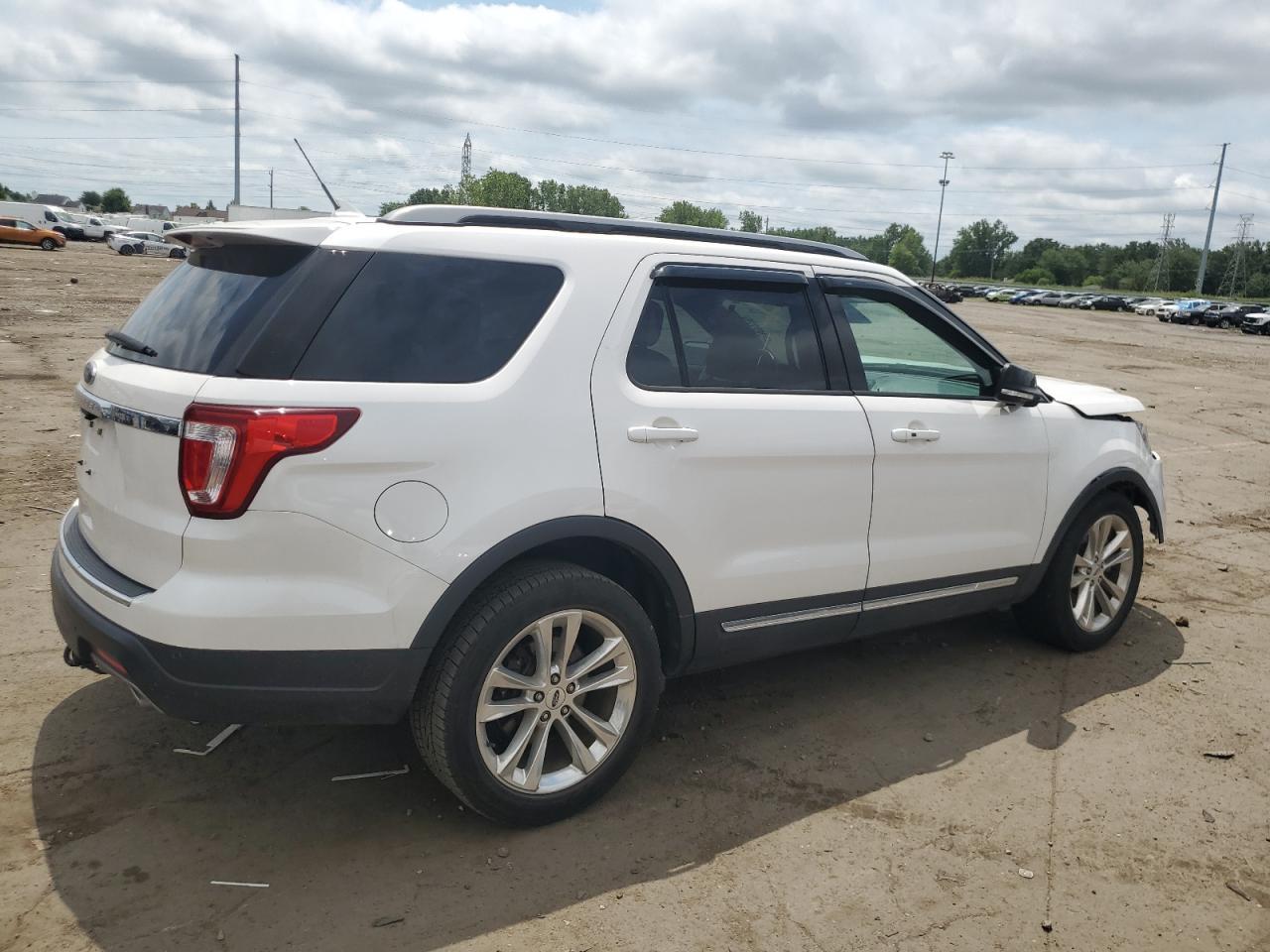 2018 Ford Explorer Xlt - Фото 3
