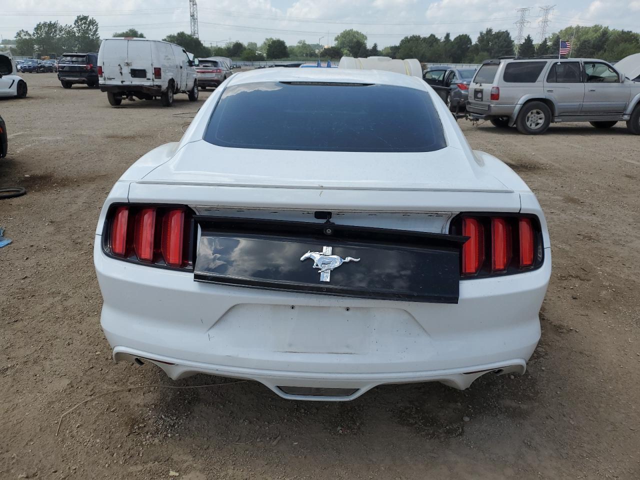 2015 Ford Mustang - Фото 6