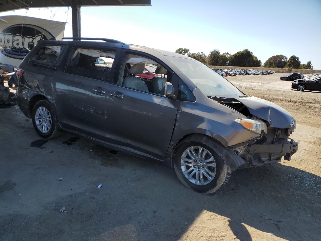 2016 Toyota Sienna Xle - Фото 4