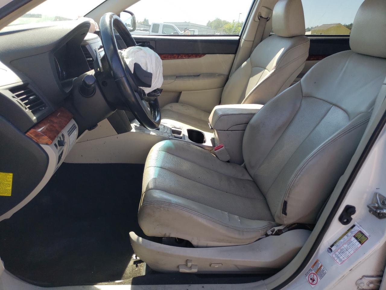 2011 Subaru Outback 2.5I Limited - Image 7