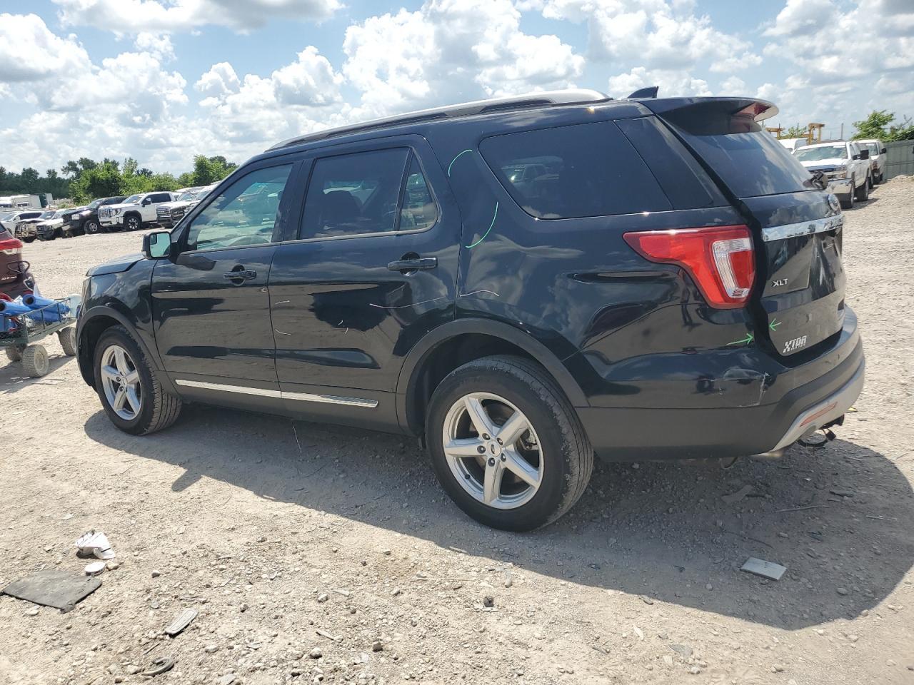 2016 Ford Explorer Xlt - Фото 2