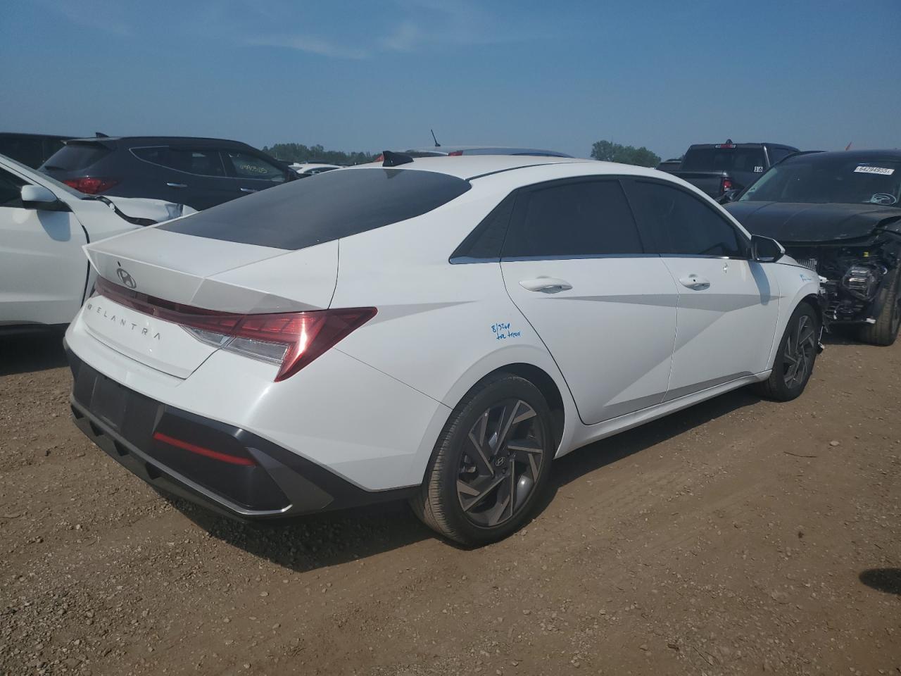 2025 Hyundai Elantra Sel - Image 3