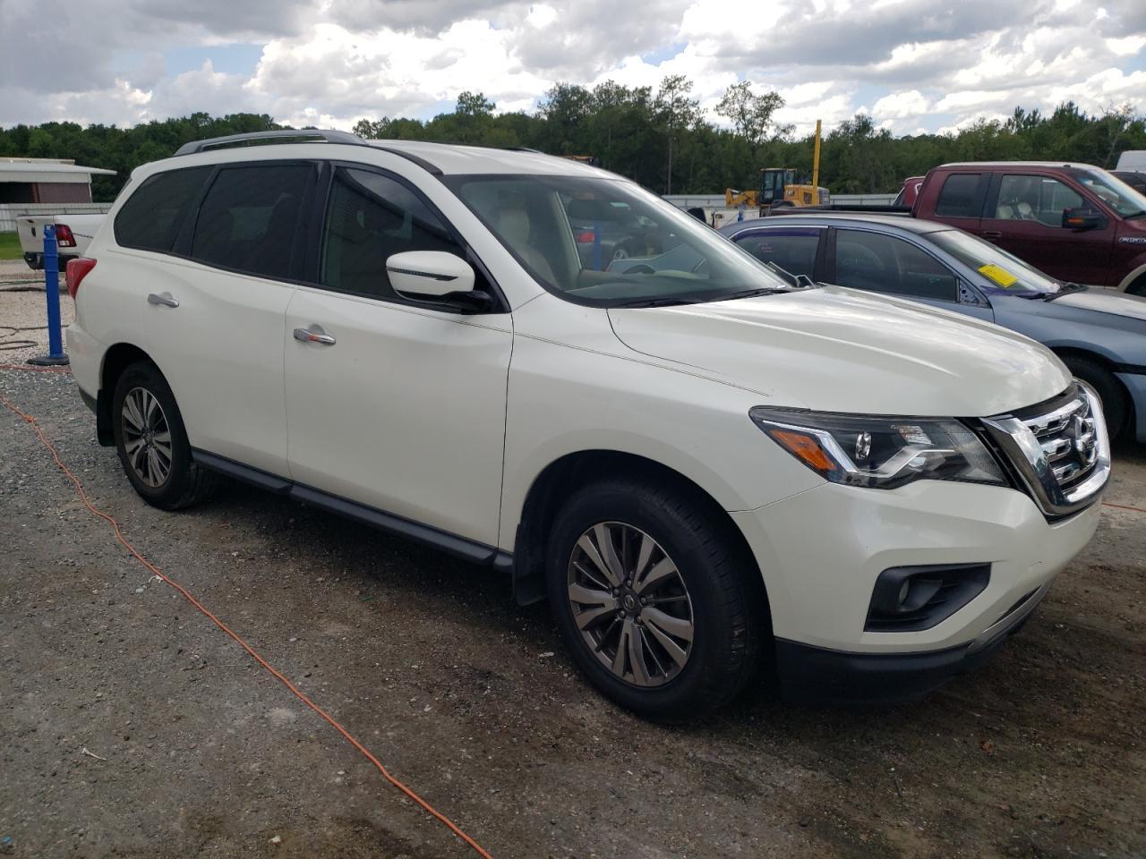 2018 Nissan Pathfinder S - Image 4