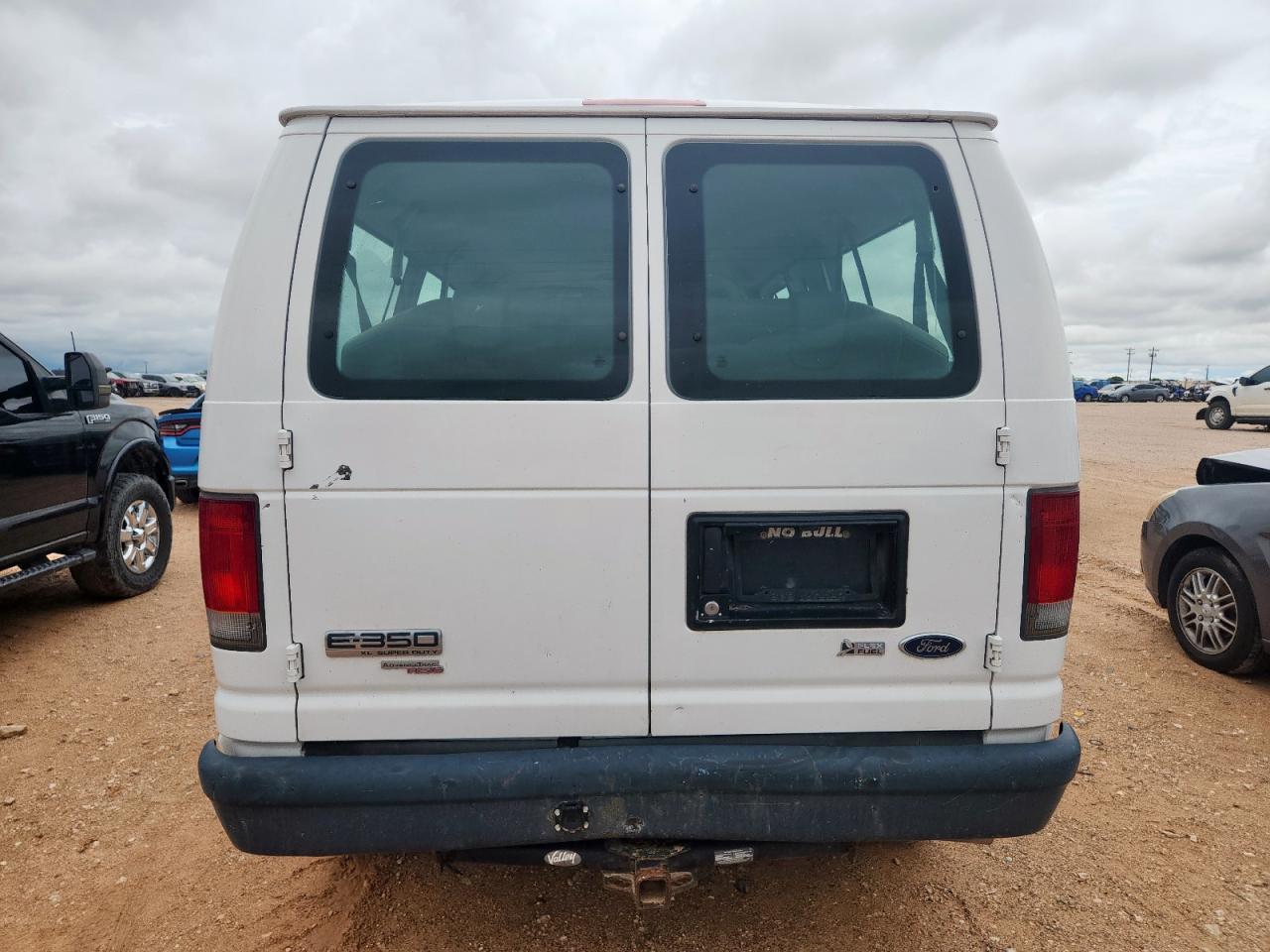 2009 Ford Econoline E350 Super Duty Wagon - Image 6