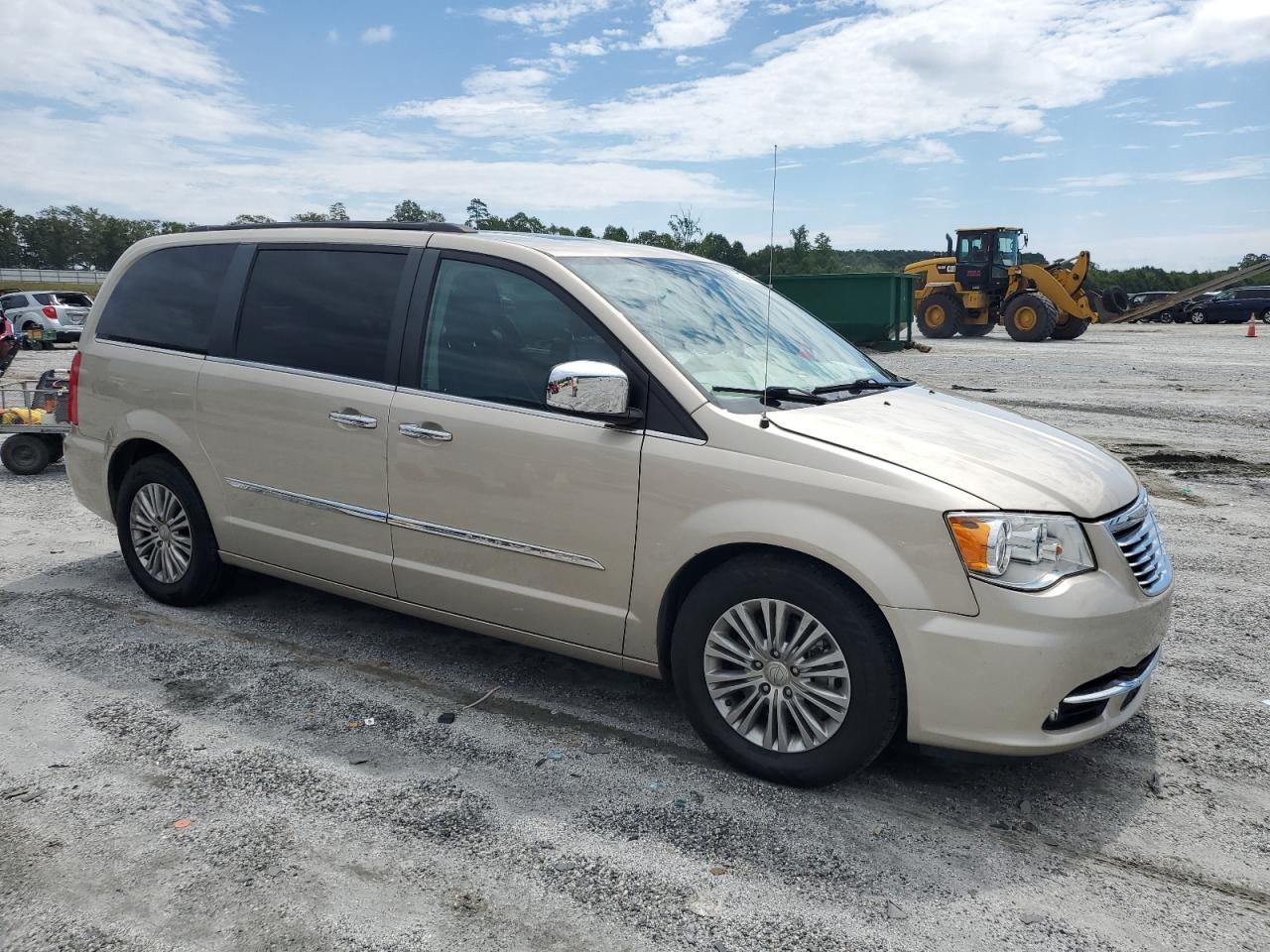 2016 Chrysler Town & Country Touring L - Image 4