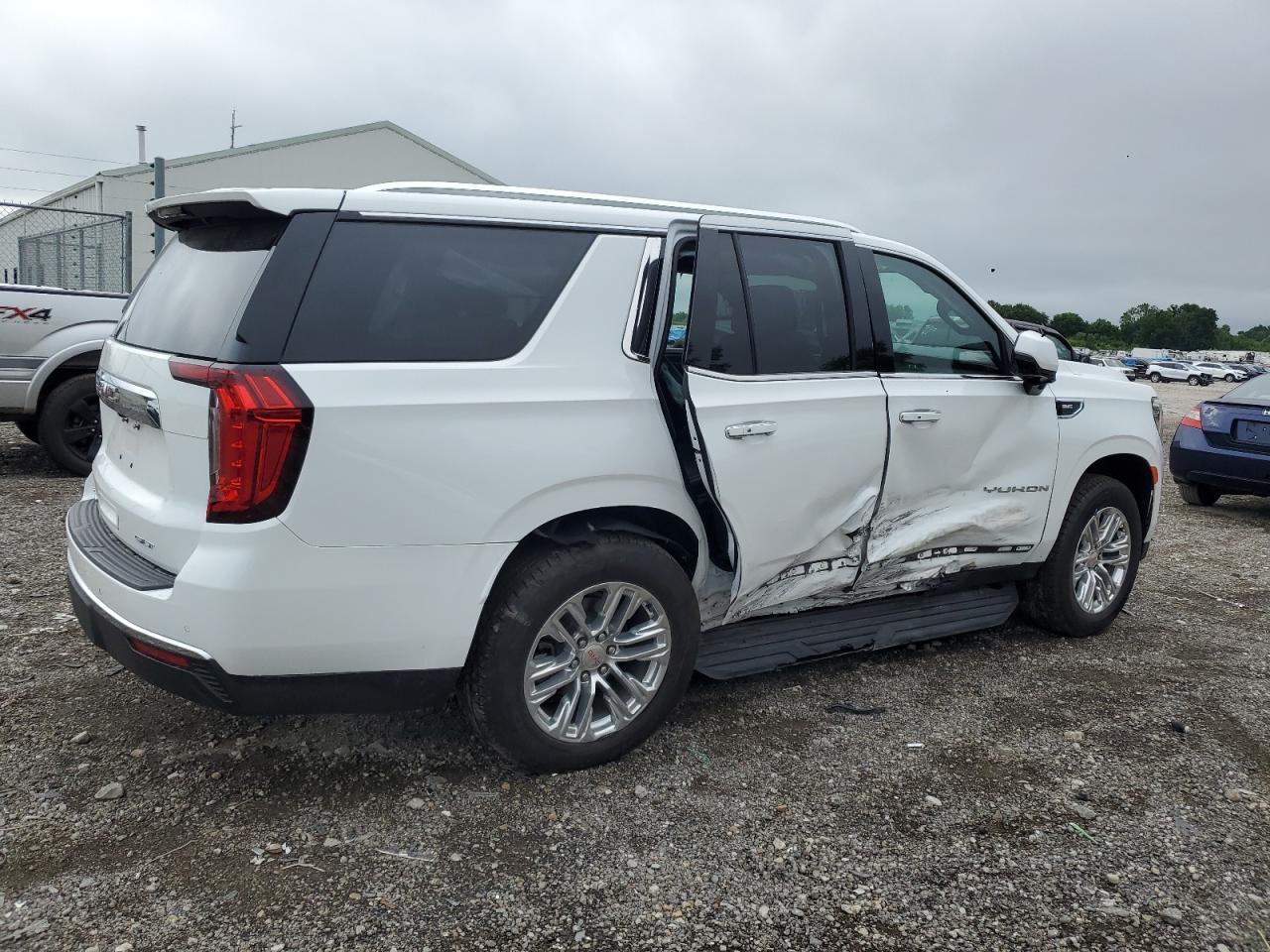2023 GMC Yukon Slt - Image 3