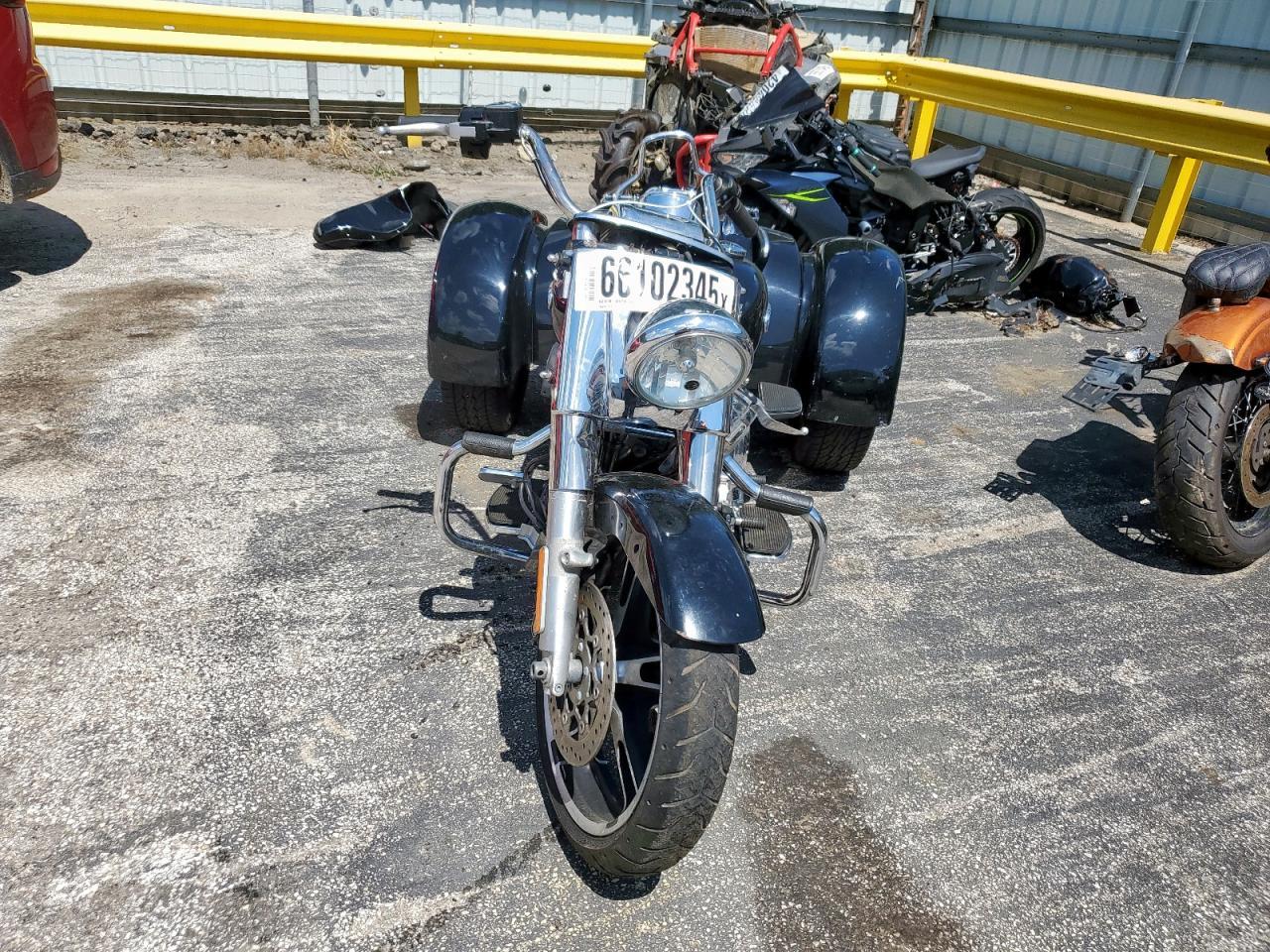 2016 Harley-Davidson Flrt Free Wheeler - Image 2