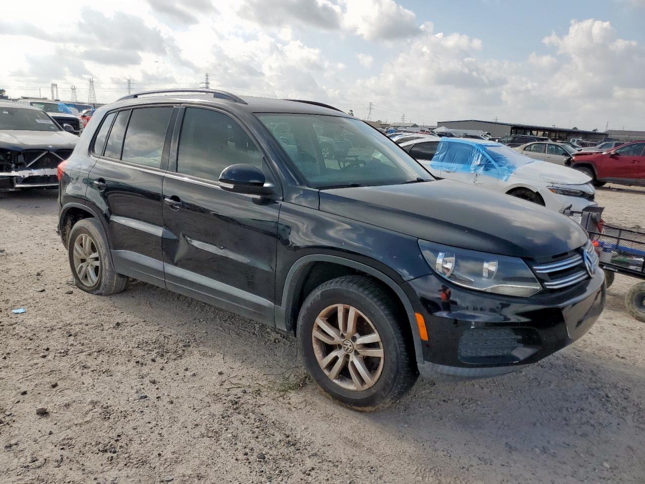 2015 Volkswagen Tiguan S - Фото 4