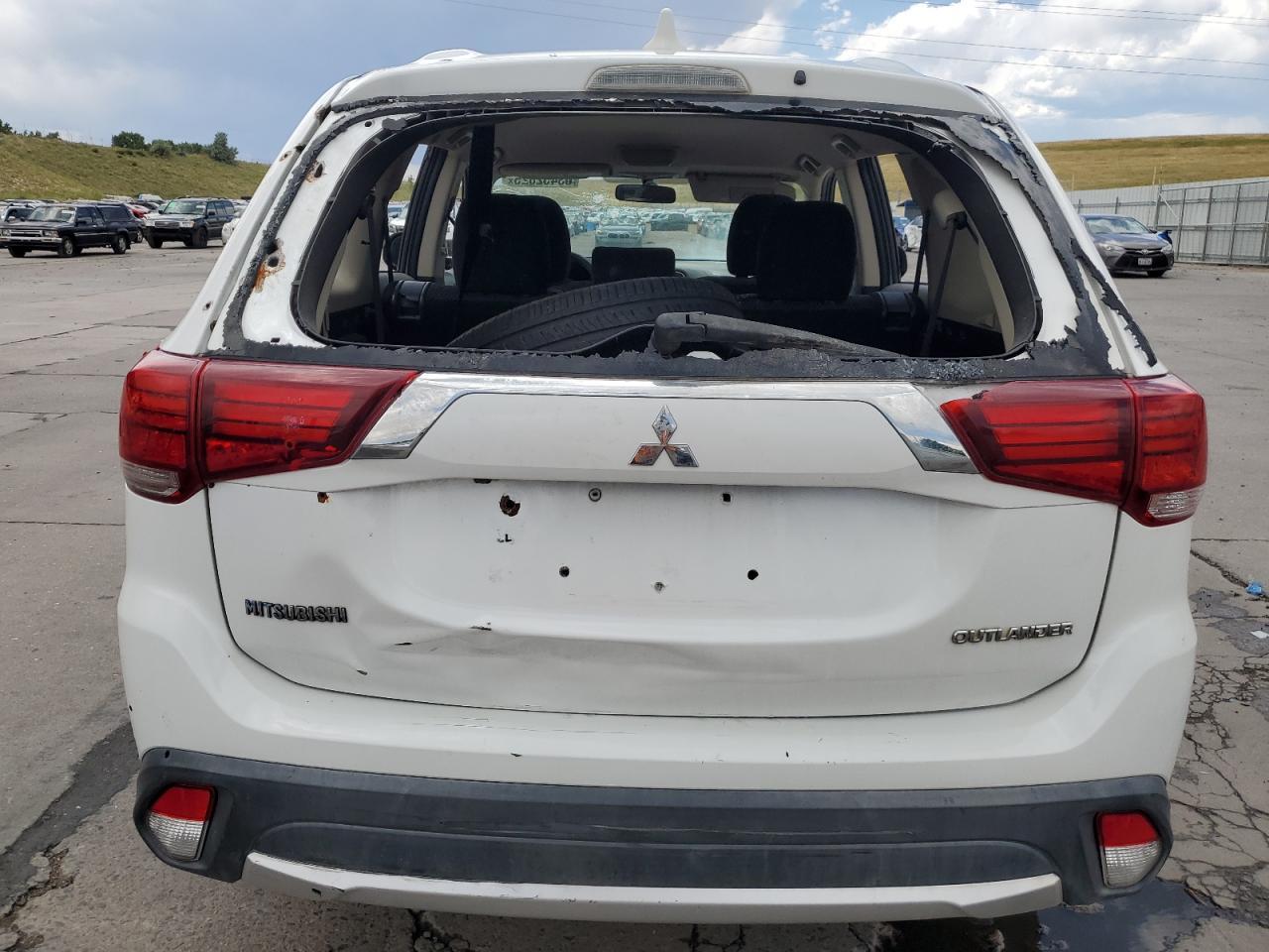 2017 Mitsubishi Outlander Es - Image 6