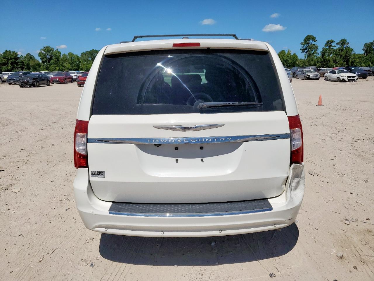 2012 Chrysler Town & Country Touring L - Фото 6