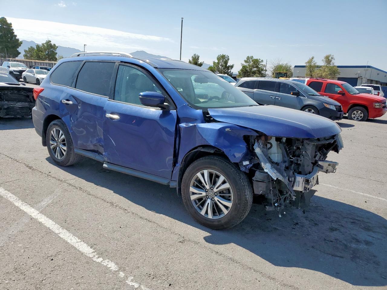 2017 Nissan Pathfinder S - Image 4