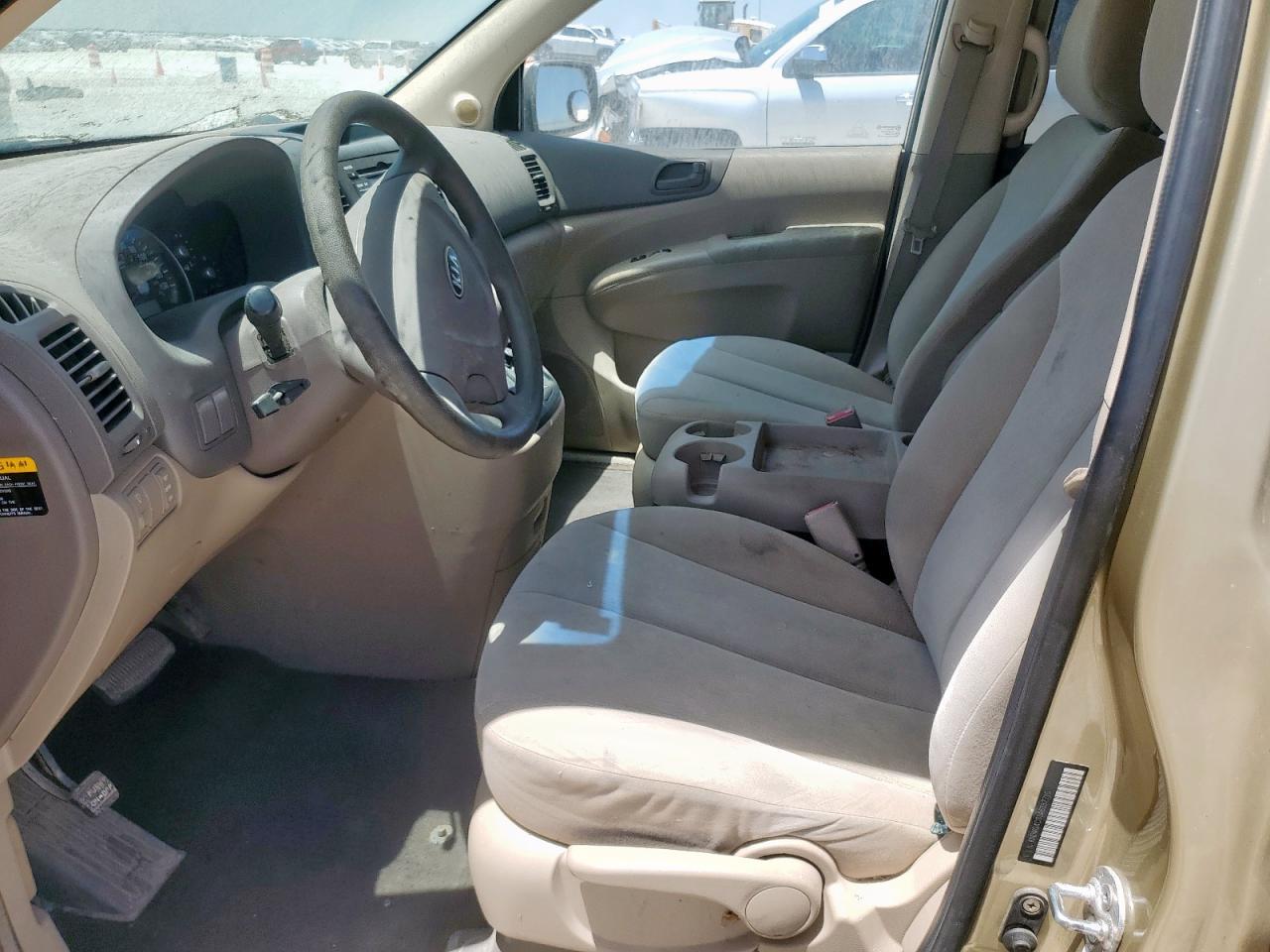 2010 Kia Sedona Lx - Image 7
