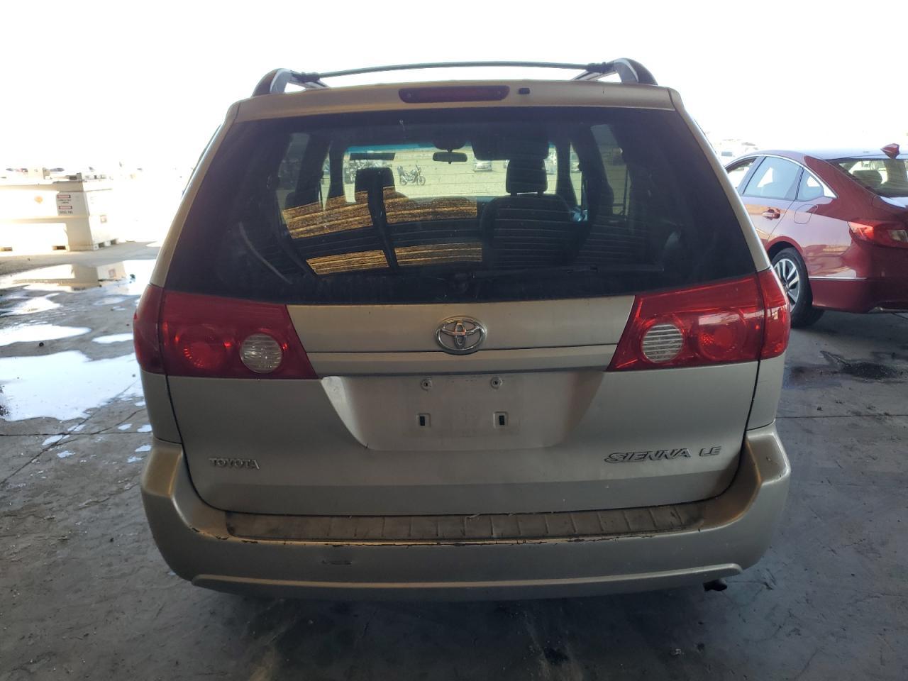 2006 Toyota Sienna Le 8 Passenger - Image 6