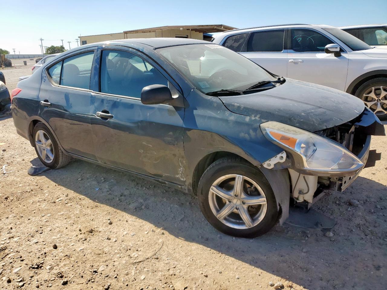 2015 Nissan Versa S - Фото 4