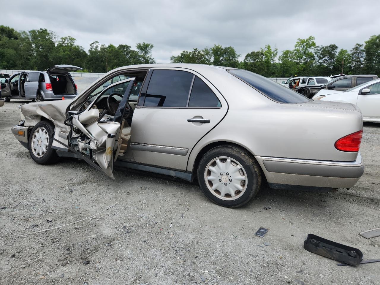 1997 Mercedes-Benz E 320 - Image 2