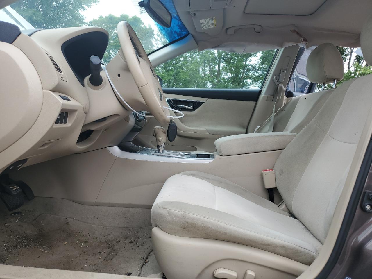 2013 Niss Altima - Image 7