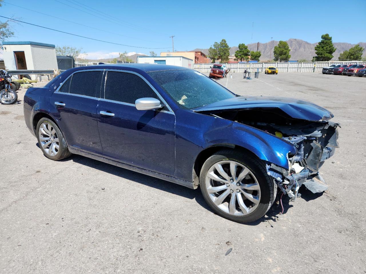 2015 Chrysler 300C Platinum - Image 4