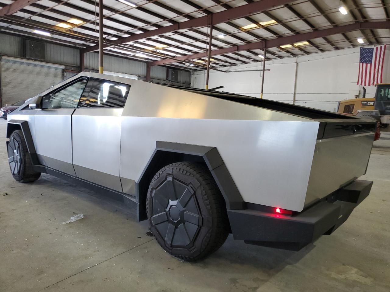2024 Tesla Cybertruck - Фото 2