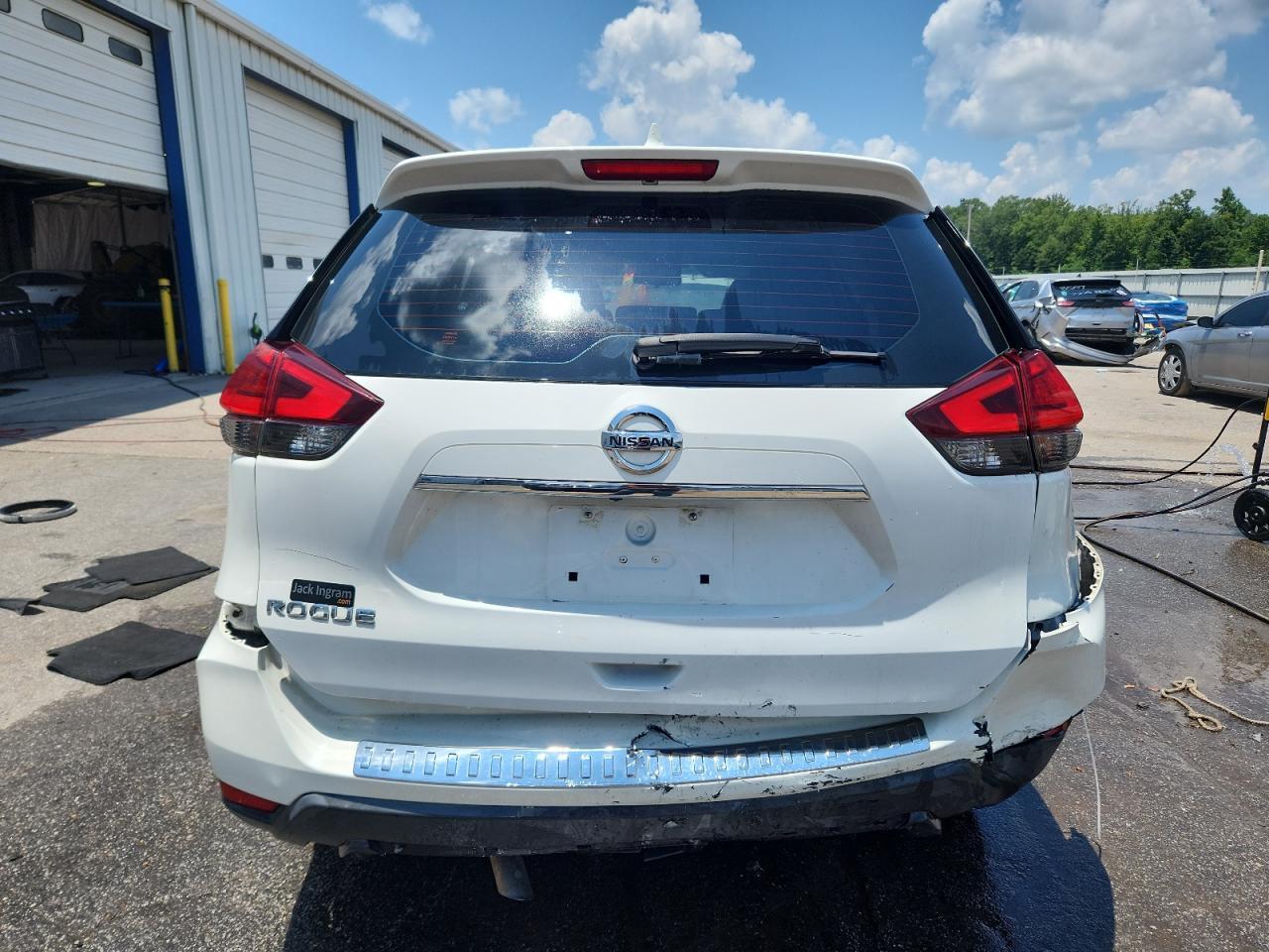2017 Nissan Rogue S - Фото 6