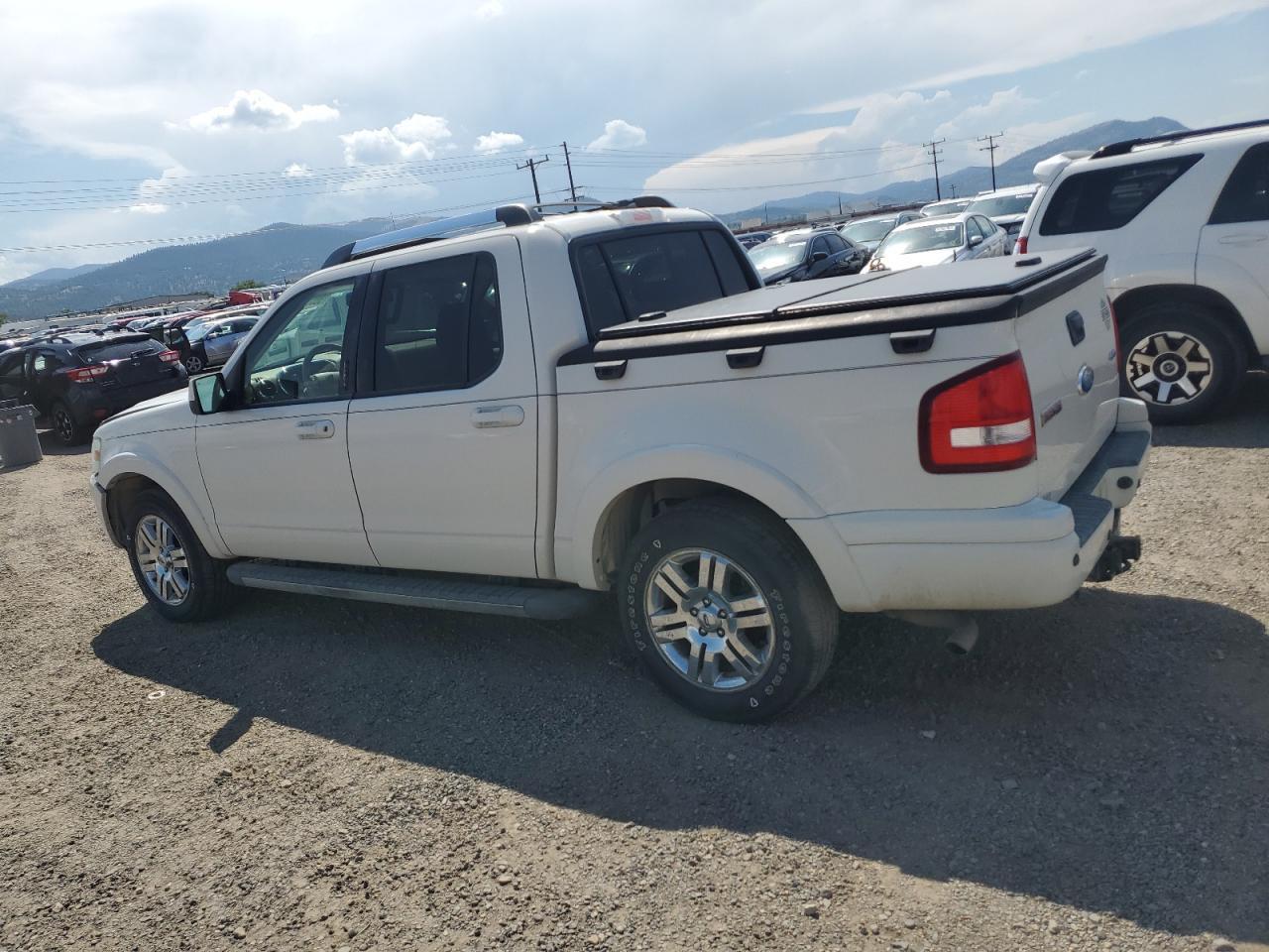 2010 Ford Explorer Sport Trac Limited - Фото 2