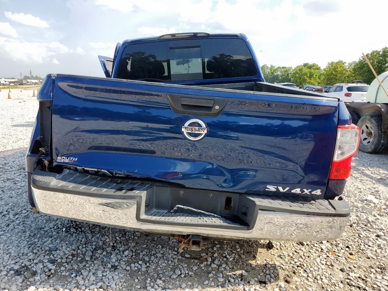 2017 Nissan Titan Sv - Image 6