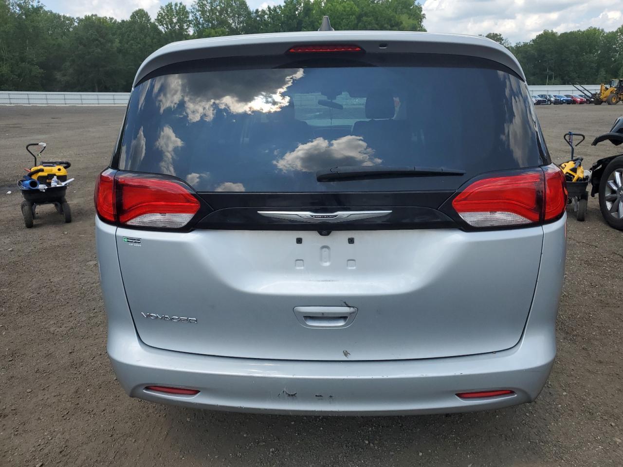 2022 Chrysler Voyager Lx - Image 6