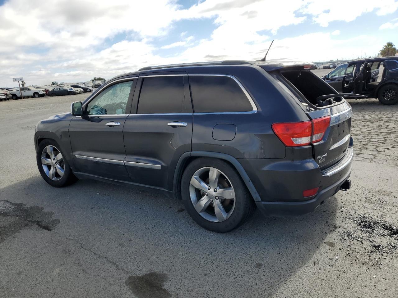 2013 Jeep Grand Cherokee Overland - Image 2