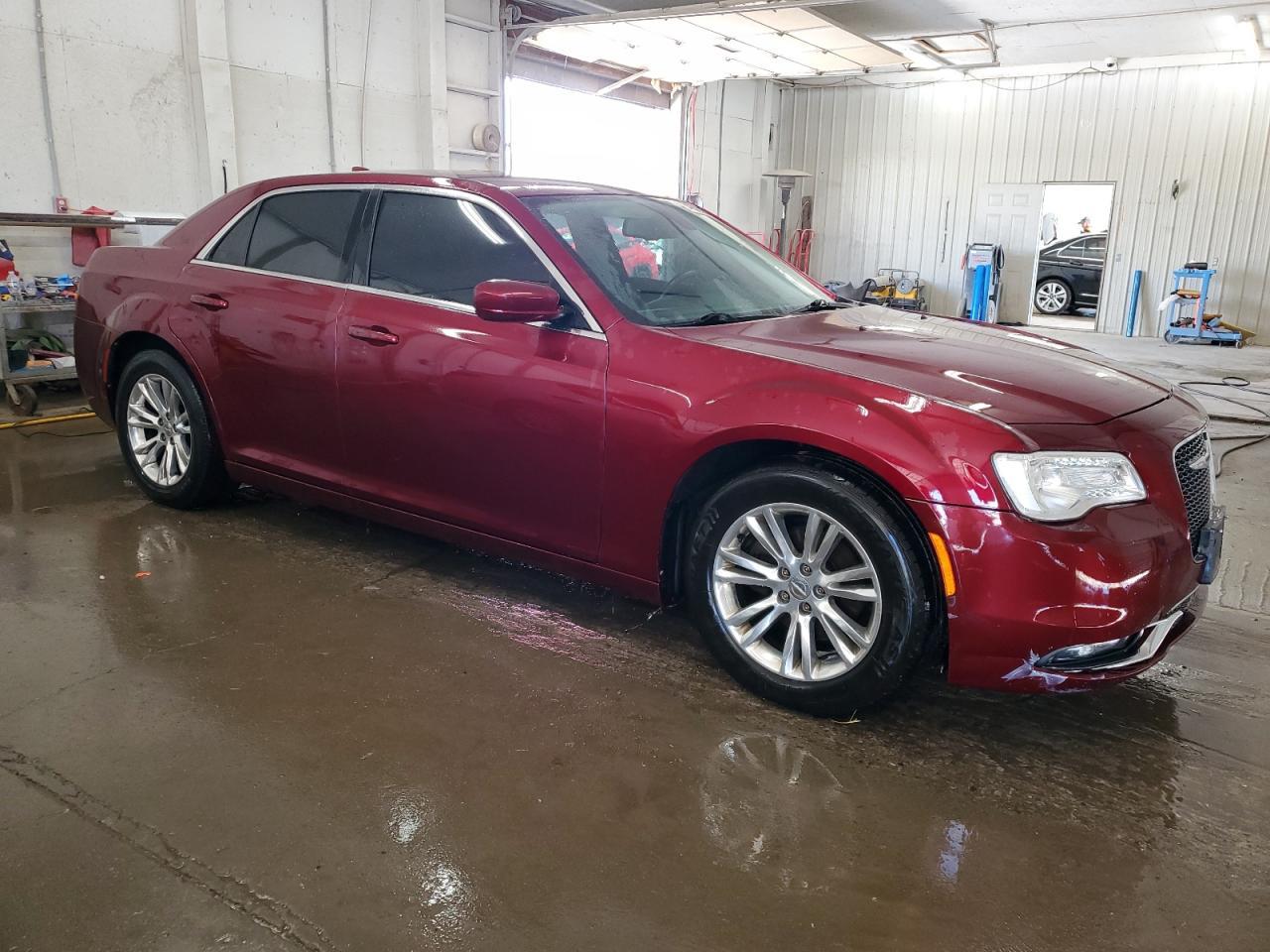 2018 Chrysler 300 Touring - Image 4