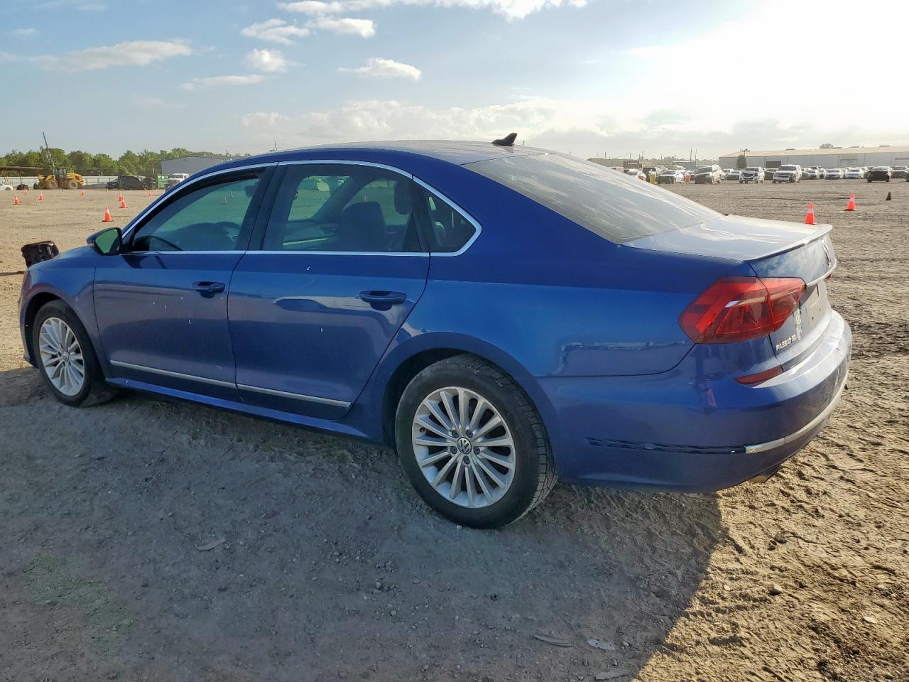 2017 Volkswagen Passat Se - Image 2
