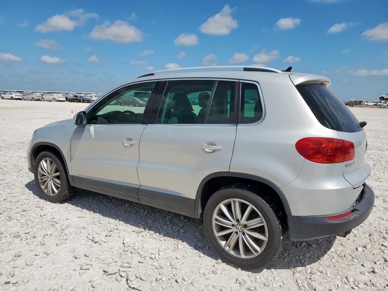 2012 Volkswagen Tiguan - Фото 2