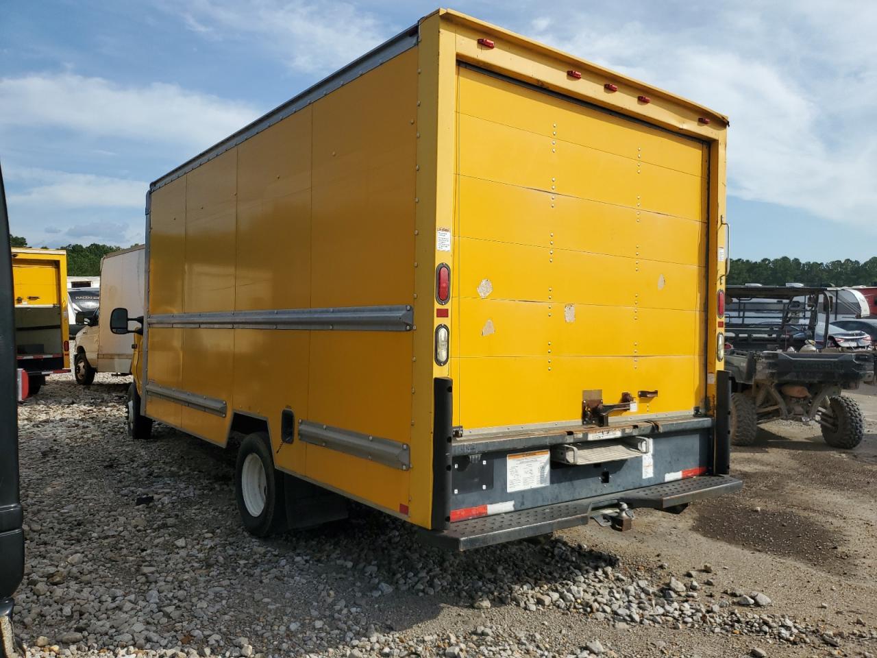 2012 Ford Econoline E350 Super Duty Cutaway Van - Фото 2