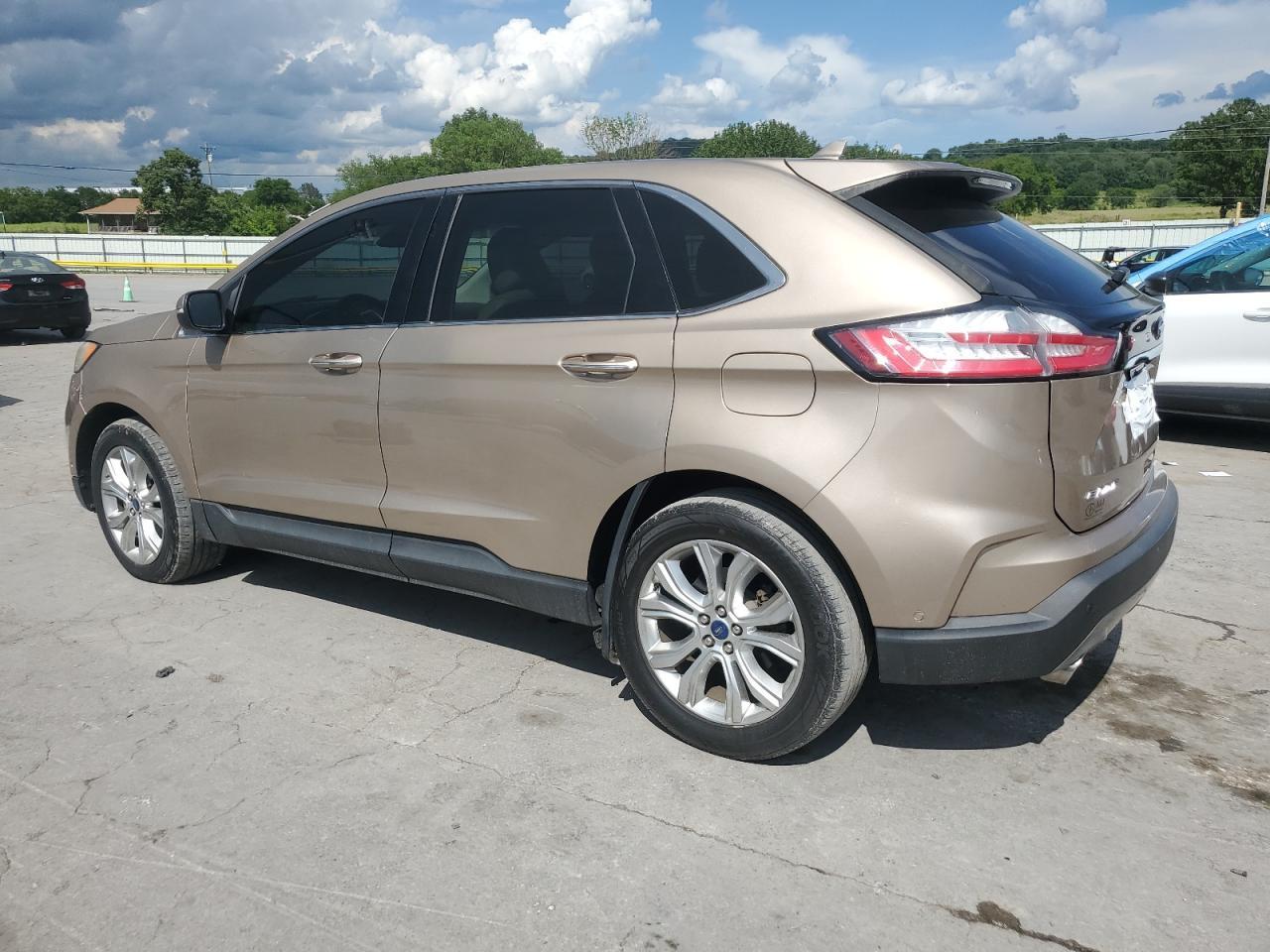 2020 Ford Edge Titanium - Image 2