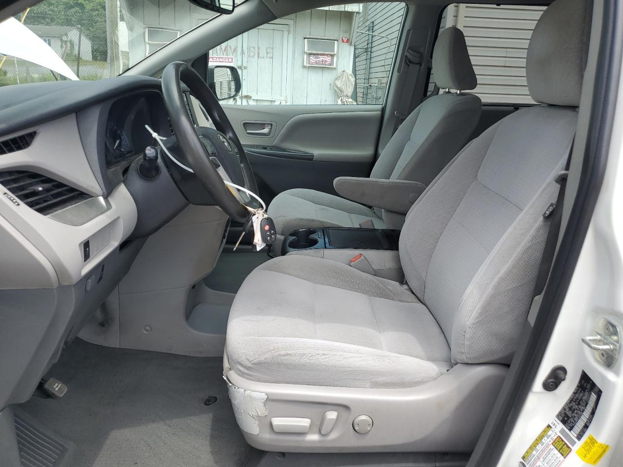 2020 Toyota Sienna Le - Фото 7