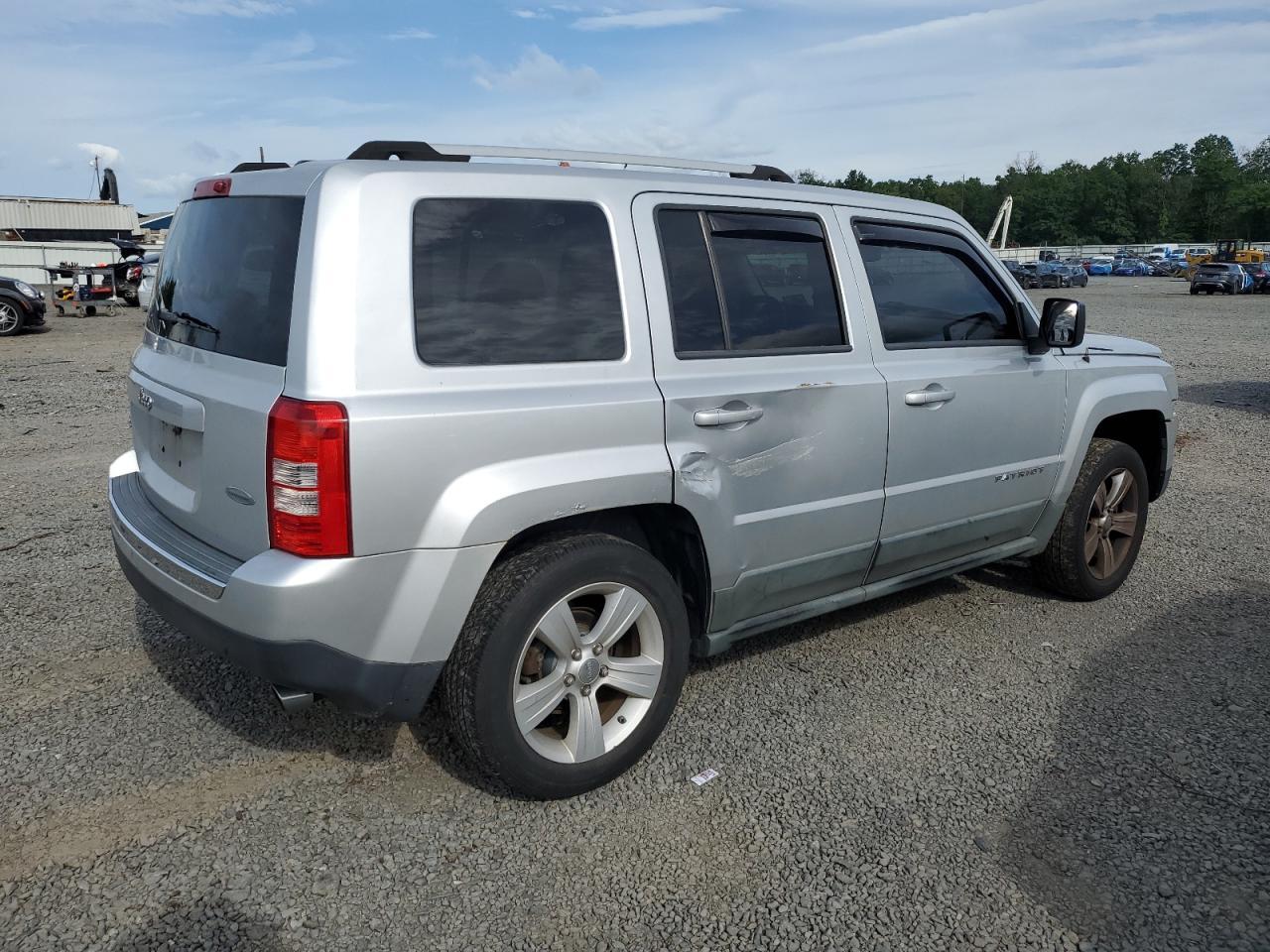 2011 Jeep Patriot Latitude - Фото 3