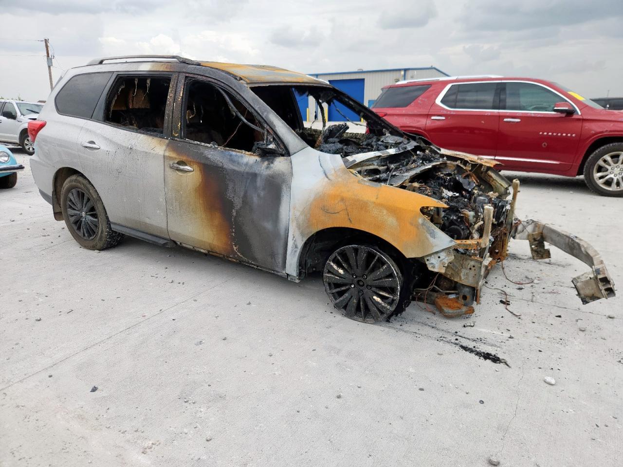 2017 Nissan Pathfinder S - Image 4