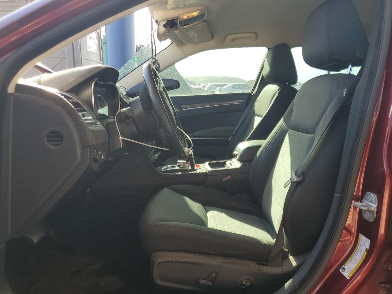 2020 Chrysler 300 Touring - Фото 7