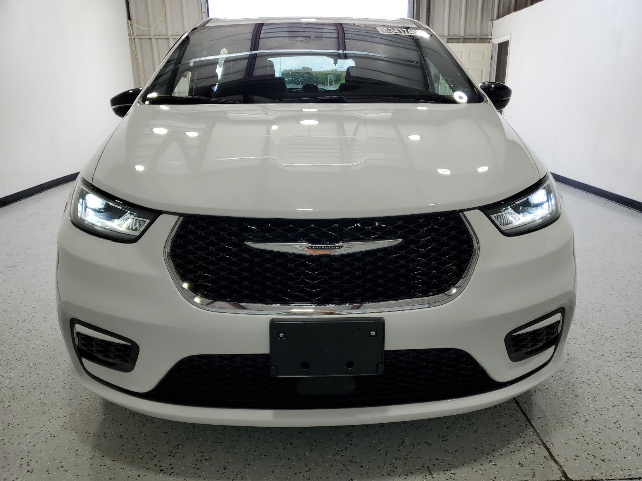 2025 Chrysler Pacifica Select - Image 5