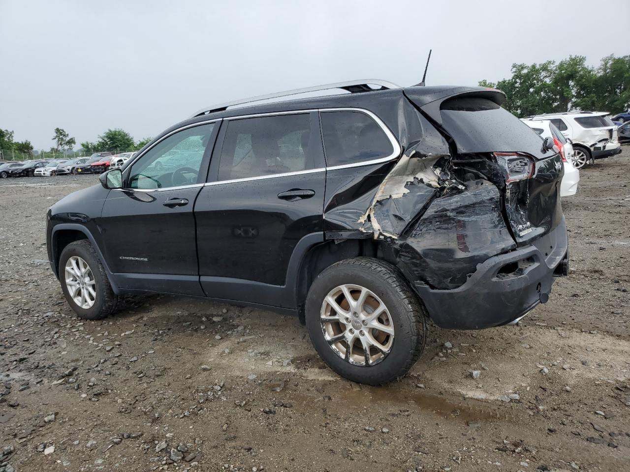 2016 Jeep Cherokee Latitude - Фото 2