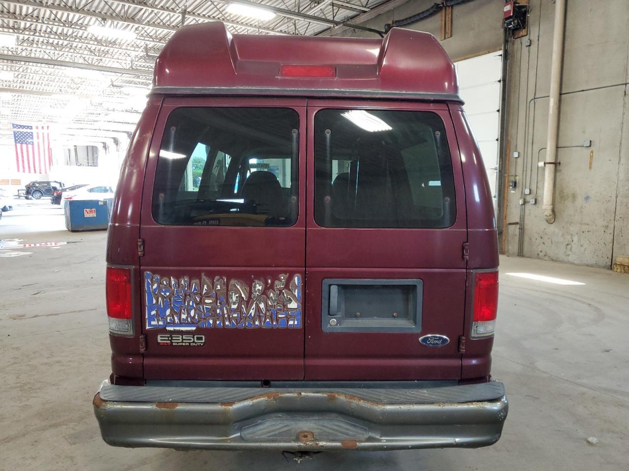 2004 Ford Econoline E350 Super Duty Wagon - Image 6