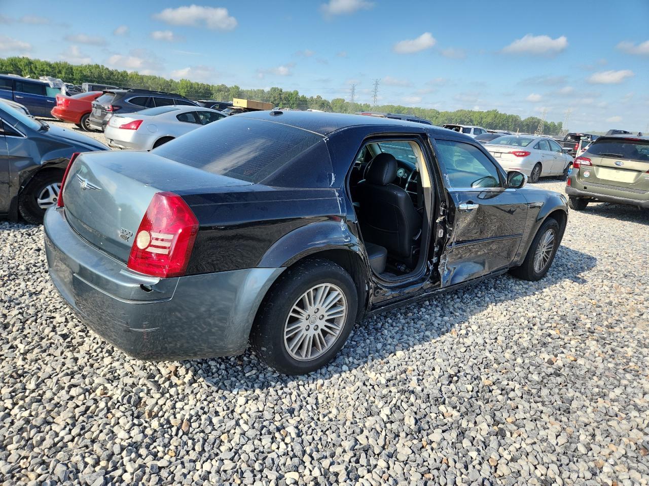 2010 Chrysler 300 Touring - Image 3