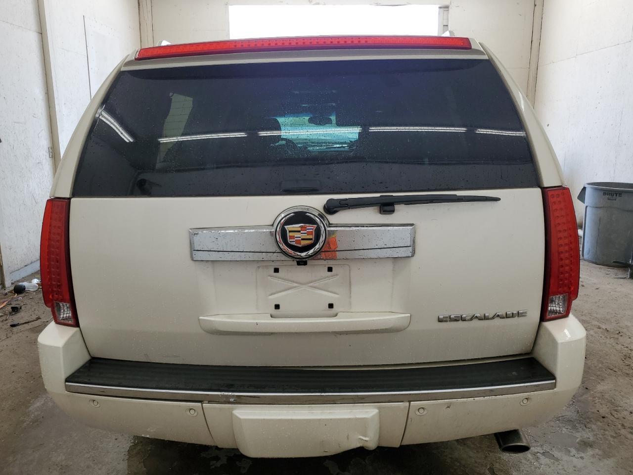 2013 Cadillac Escalade Esv Luxury - Image 6