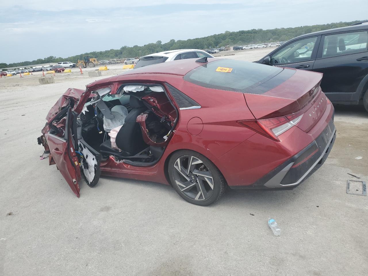 2024 Hyundai Elantra Limited - Image 2