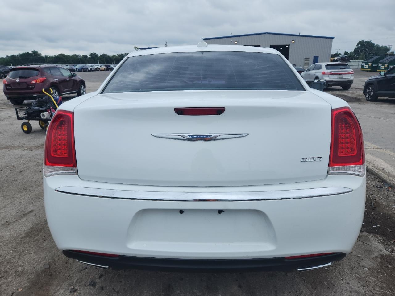 2017 Chrysler 300 Limited - Image 6