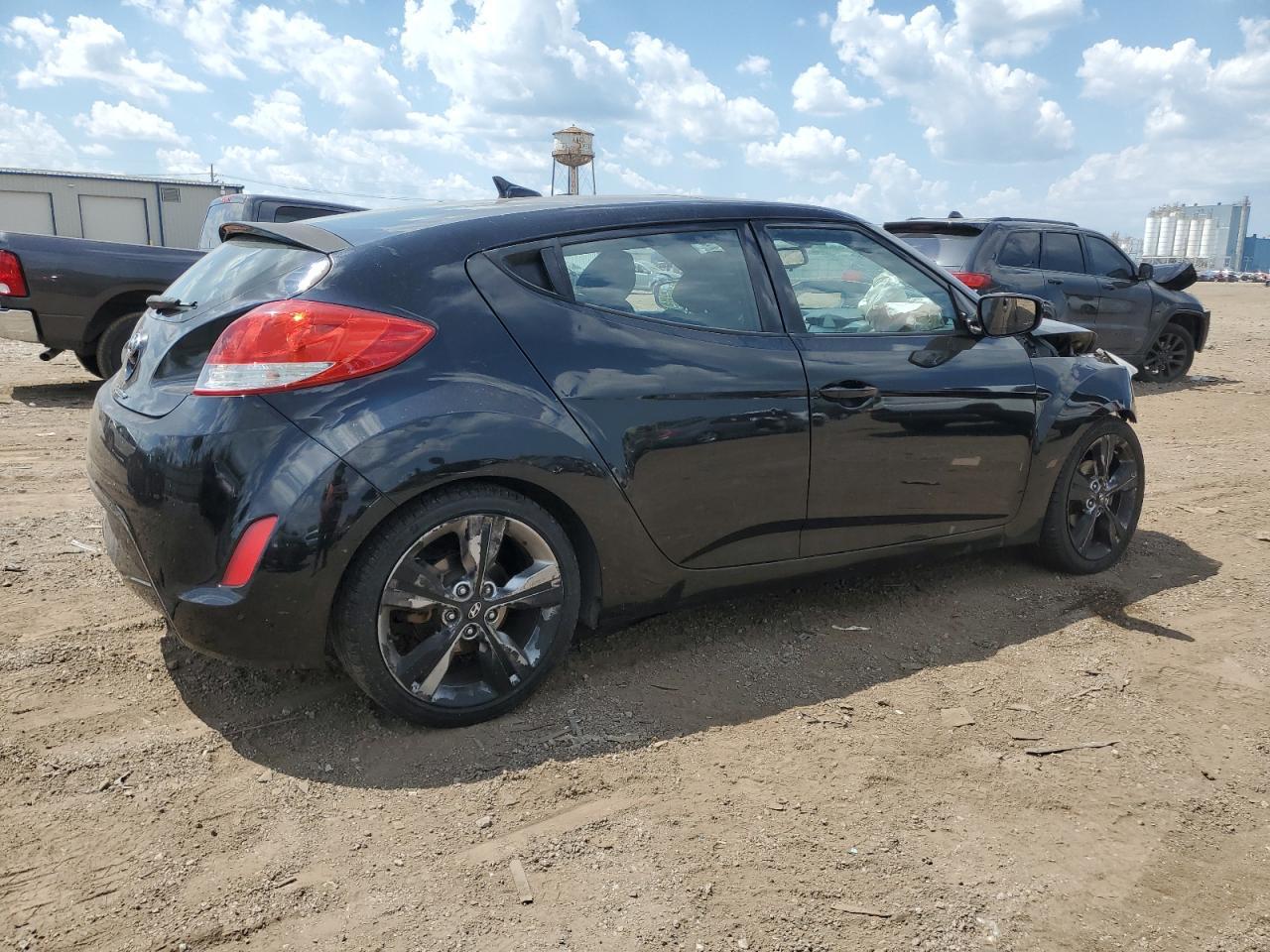 2017 Hyundai Veloster - Фото 3