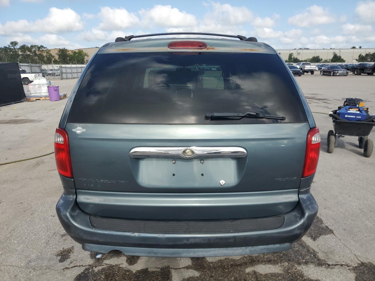 2007 Chrysler Town & Country Touring - Image 6
