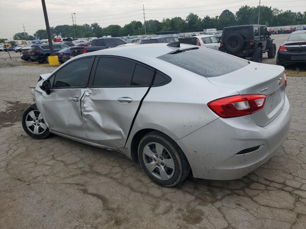 2017 Chevrolet Cruze Ls - Фото 2