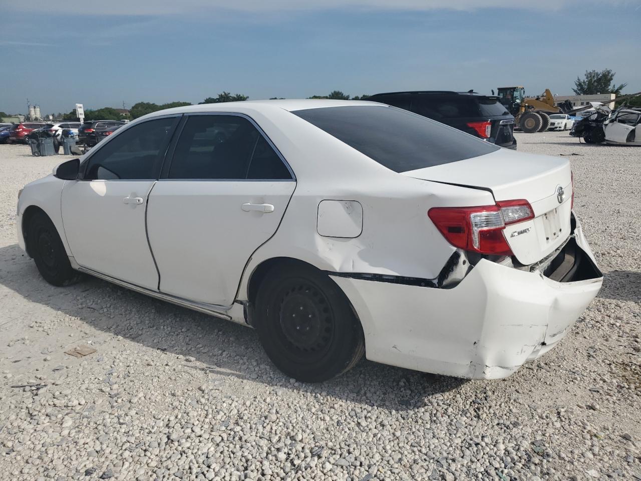 2012 Toyota Camry Le - Фото 2