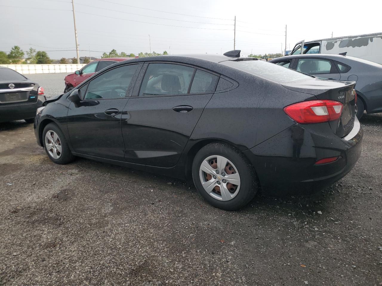 2017 Chevrolet Cruze Ls - Фото 2